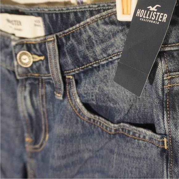 NWT HOLLISTER LOW-RISE RIPPED MEDIUM WASH BAGGY JEANS
SIZE US WOMENS 000-S(W23s) - Picture 6 of 8